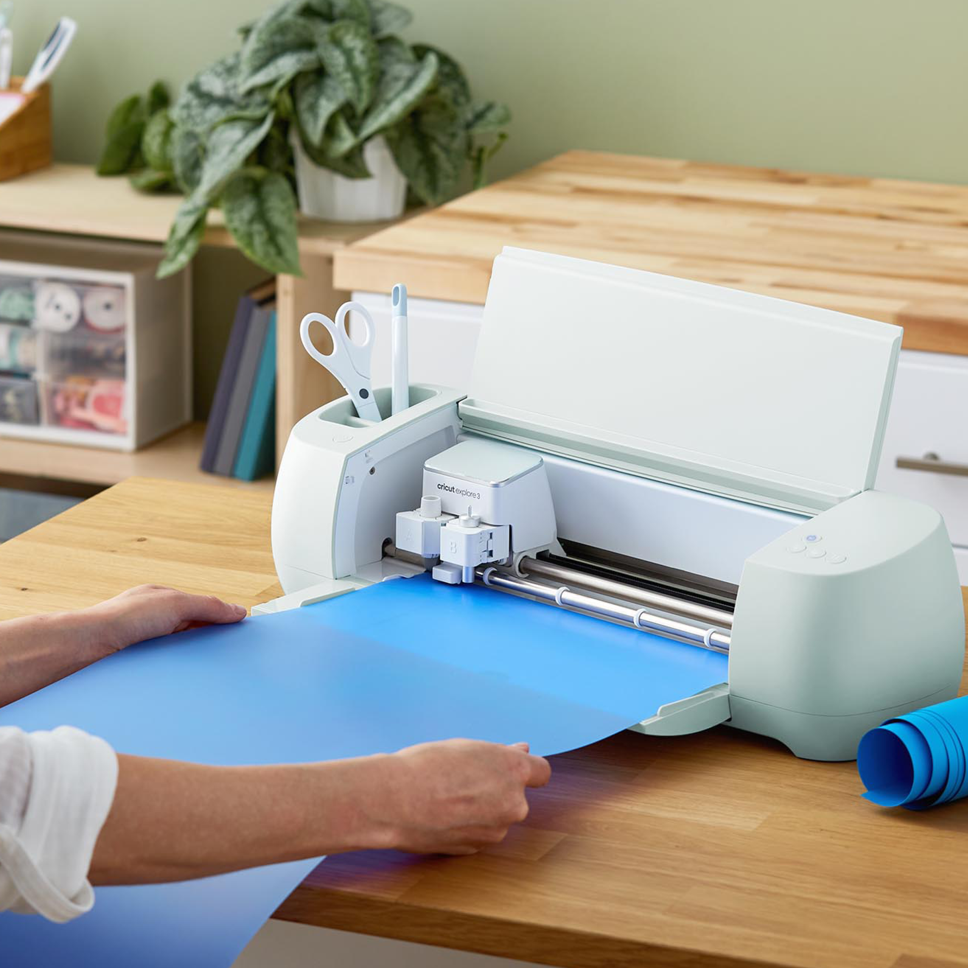 Cricut Smart Iron-On 33X273 cm 1 Sheet (Holographic Transblue)
